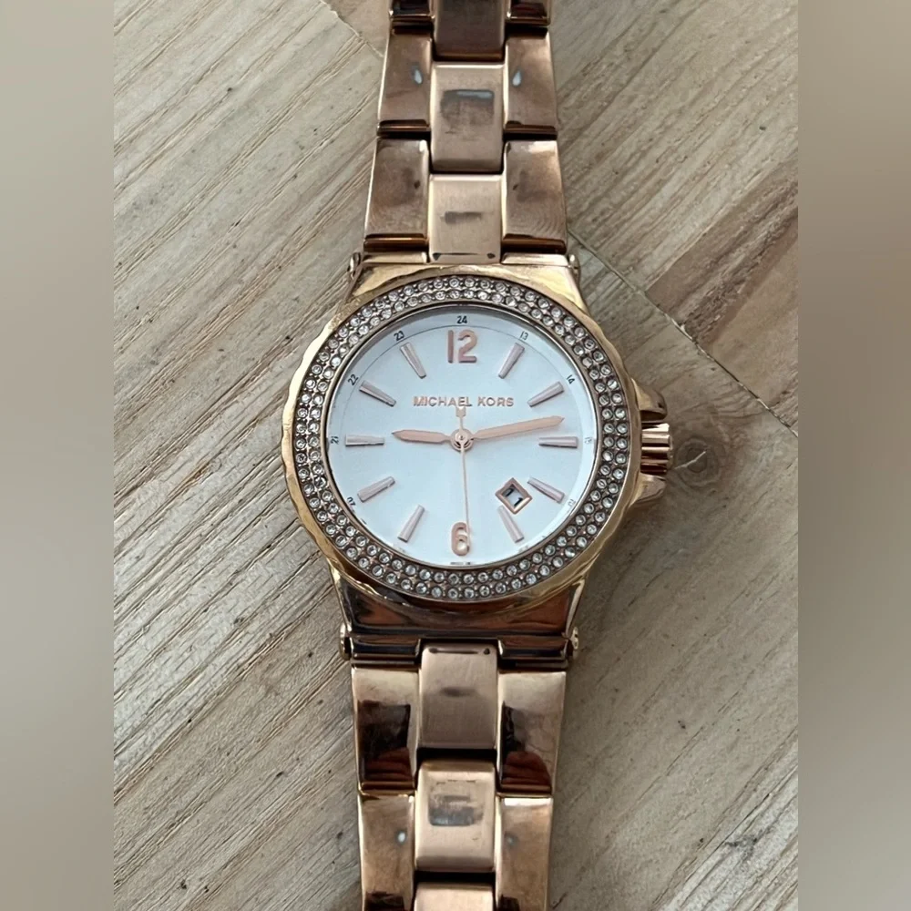 Michael Kors Ladies Watch Crystals Accents Pearl Dial Rose Gold-Tone Bracelet